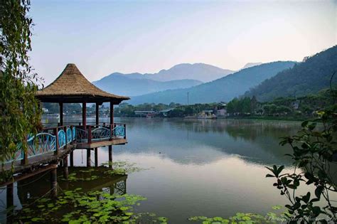 四面環山|南投景點【埔里鯉魚潭】天然湖泊、四面環山、環潭步道、12公尺。